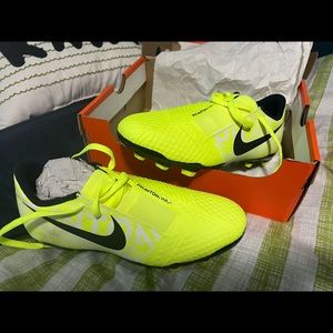 Nike | Youth Soccer Cleats | Jr Phantom Venom | Size 4.5Y